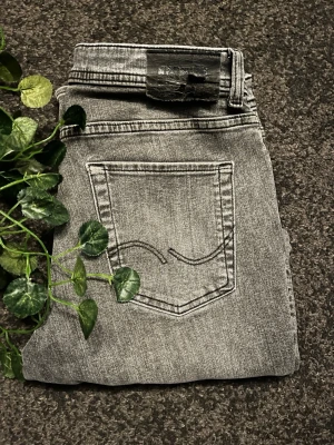 Jack & jones - Tjena!  Säljer mina feta jack & jones jeans regular clark då dom inte passar. Mycket fint skick på dom. Dm för frågor och info!