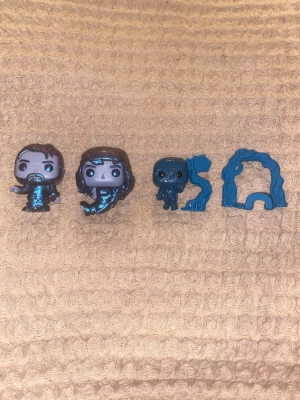 Funko Pop figur Stranger things  - Säljer dessa mini funkopop figurer från Kinder. Säljer då jag redan har flera likadana.💕 Helt nya.💕 Det är Uppside down Nancy och hopper + Vecna.😊💕 Skirv för frågor.💕