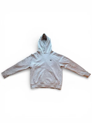 Lexington hoodie grå - Tjena säljer nu denna gråa lexington hoodie. Storlek 176/S. Använd 2 gånger så nyskick. Pris kan diskuteras vid snabb affär!