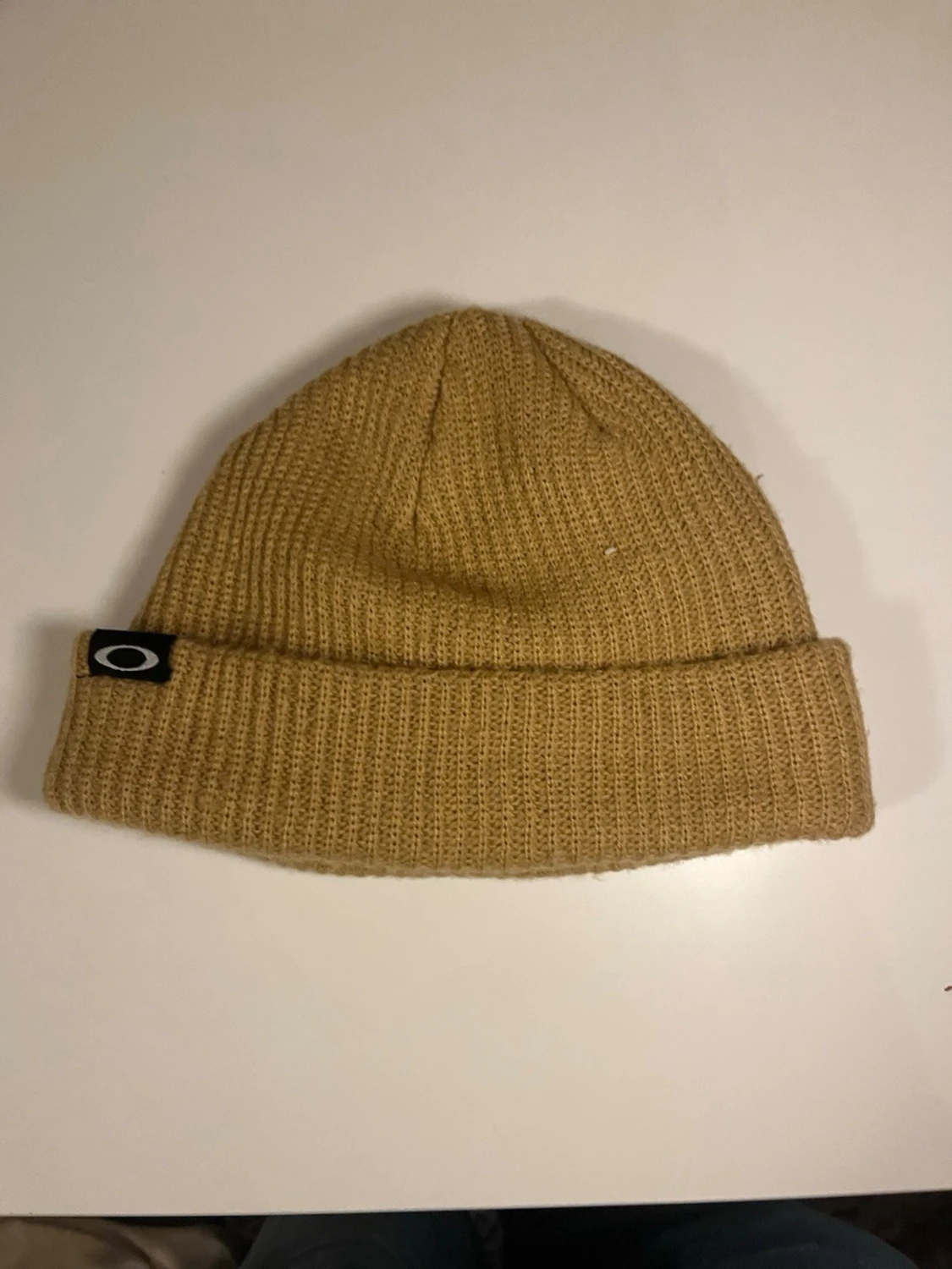 Beige ribbstickad mössa från Oakley - 2