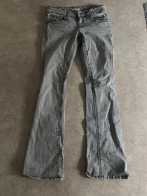 Bootcut jeans - Bootcut jeans ifrån Gina tricot i storlek S!!