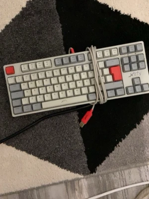 Xrfy k4 rgb tangentbord - Fint skick mekaniskt tangentbord med många olika färger