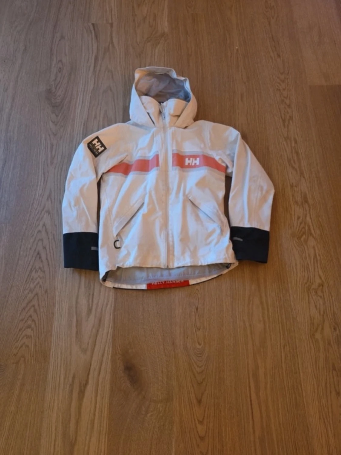 Vit vindjacka från Helly Hansen