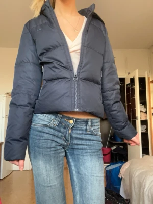 Mörkblå vinterjacka  - Såå fin men kommer inte till användning! 