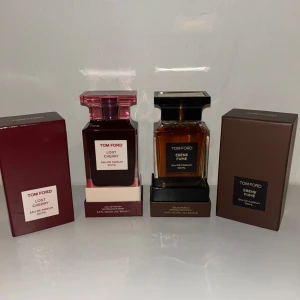 Tom Ford  - Helt nya, oanvända Tom Ford parfymer. Kom DM för fler frågor och bilder. Priset kan diskuteras vid snabb affär 💨   1 parfym för 2999 2 parfymer för 4499