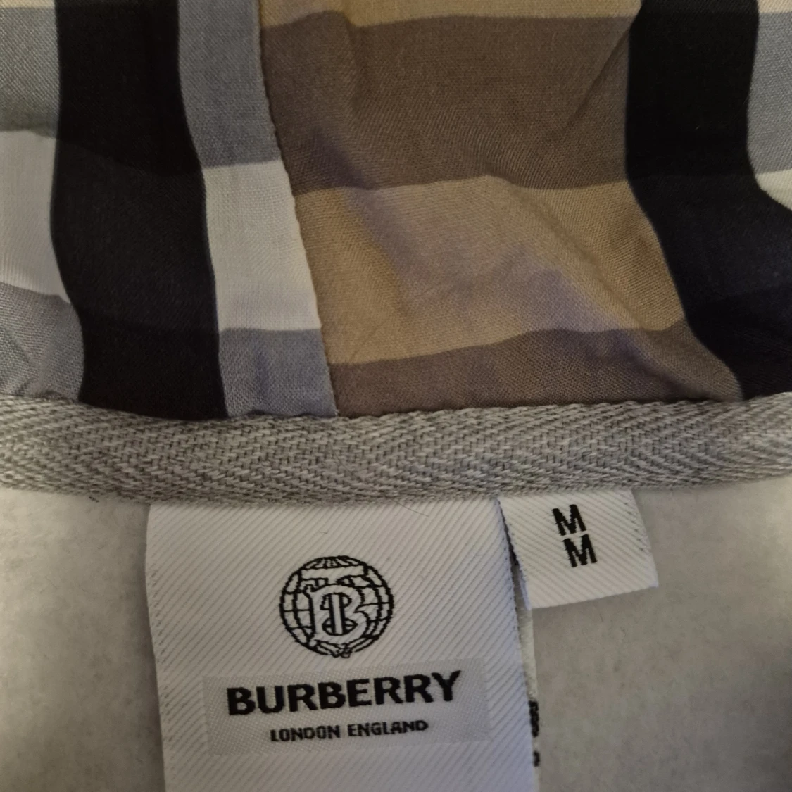 Grå hoodie från Burberry med dragkedja - 2