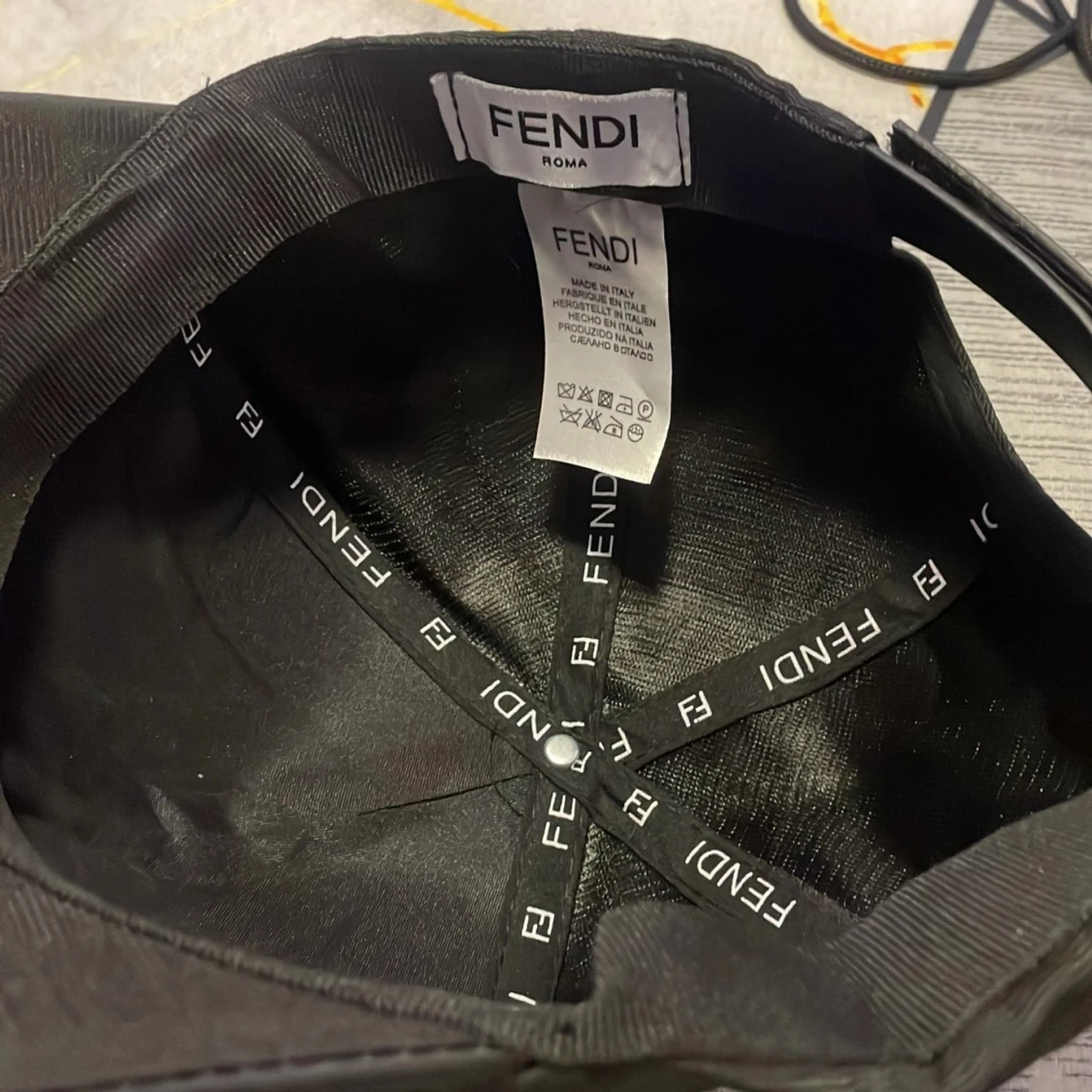 Svart Fendi keps med logomönster - 3
