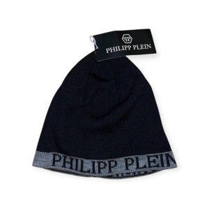 Philipp Plein Mössa  - Helt ny. Fin replika med grym kvalitét. One size. Pris: 599kr. Först till kvarn som gäller. Skickas direkt inom 24h