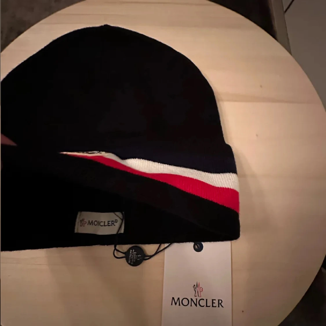 Moncler mössa med ränder Tiktok:marknads.closet - 4