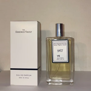 Essence Vault 967 vanilla s*x - Top notes: Bitter Almond Middle notes: Vanilla · Floral Base notes: Vanilla Absolute · Tonka Bean · Sandalwood