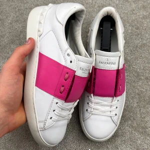 Valentino open rosa - Valentino open rosa | Skick 9/10 | Strl 36 | Pris 1799 kr | Tillbehör: Inget | Hör av dig om du undrar något!