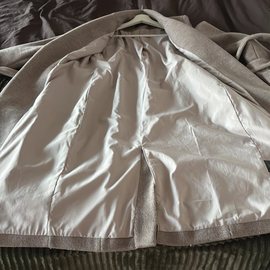 Grå/beige kappa med bälte från ONLY - 2