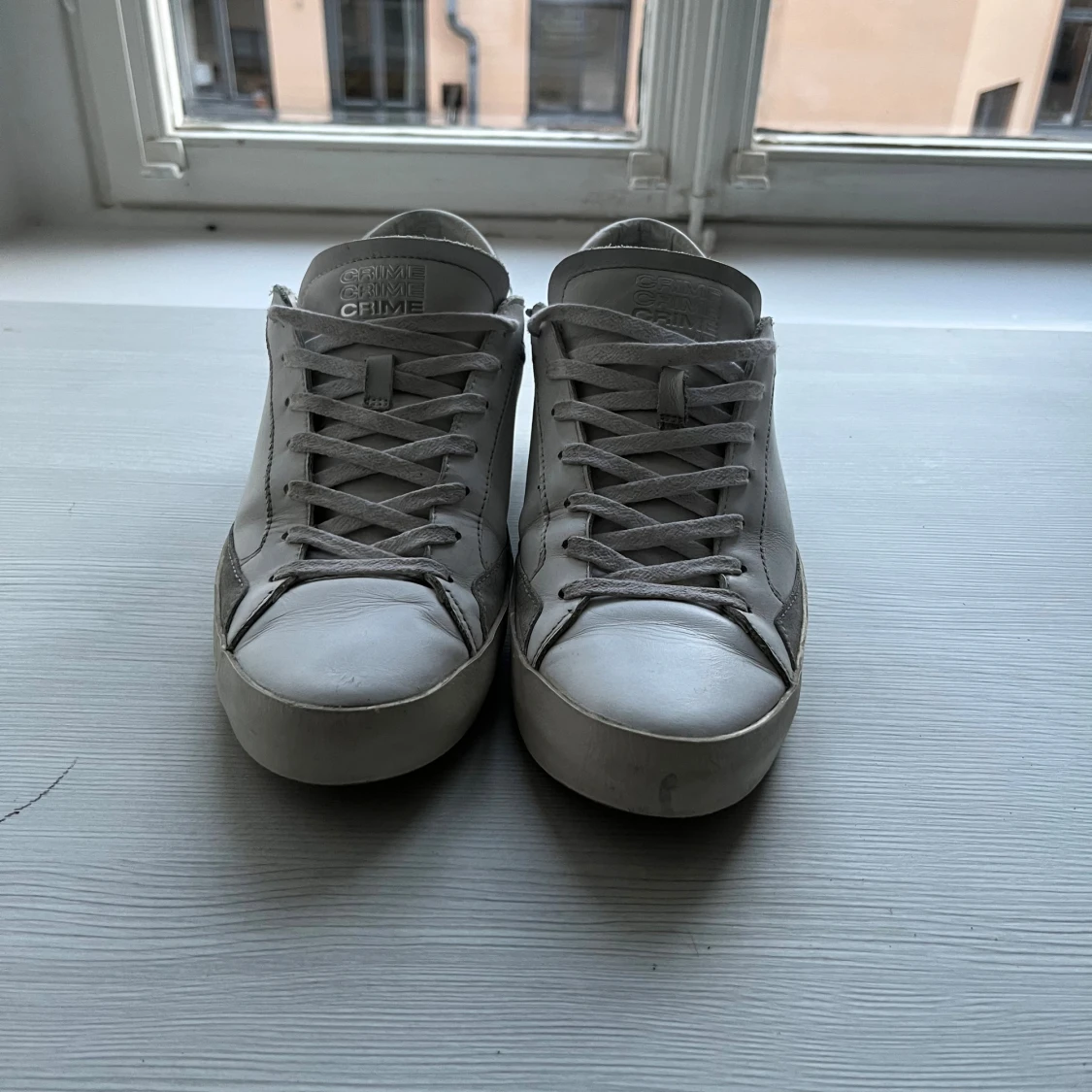 Vita sneakers från Crime London - 1