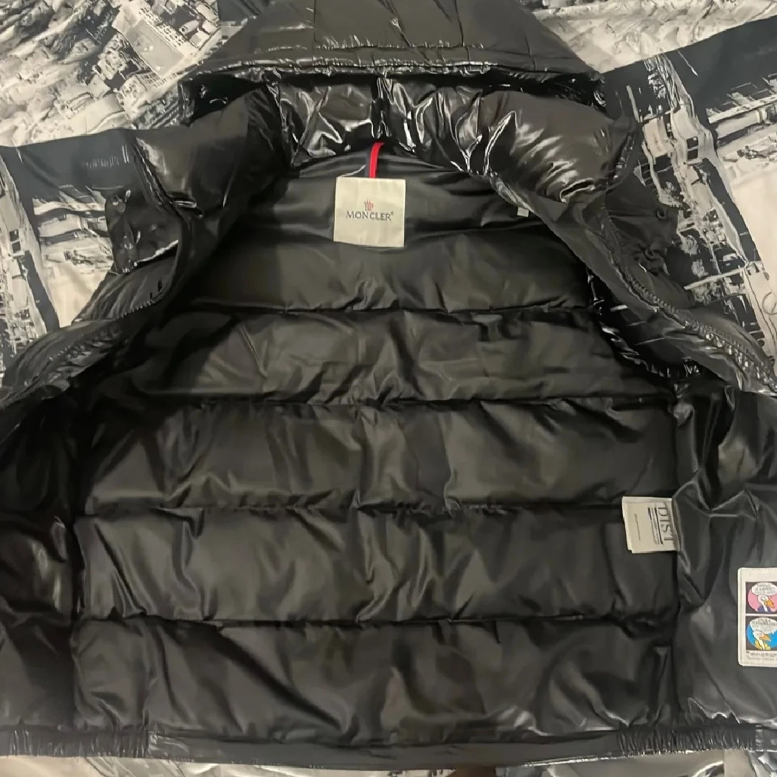Svart dunväst från Moncler - 1