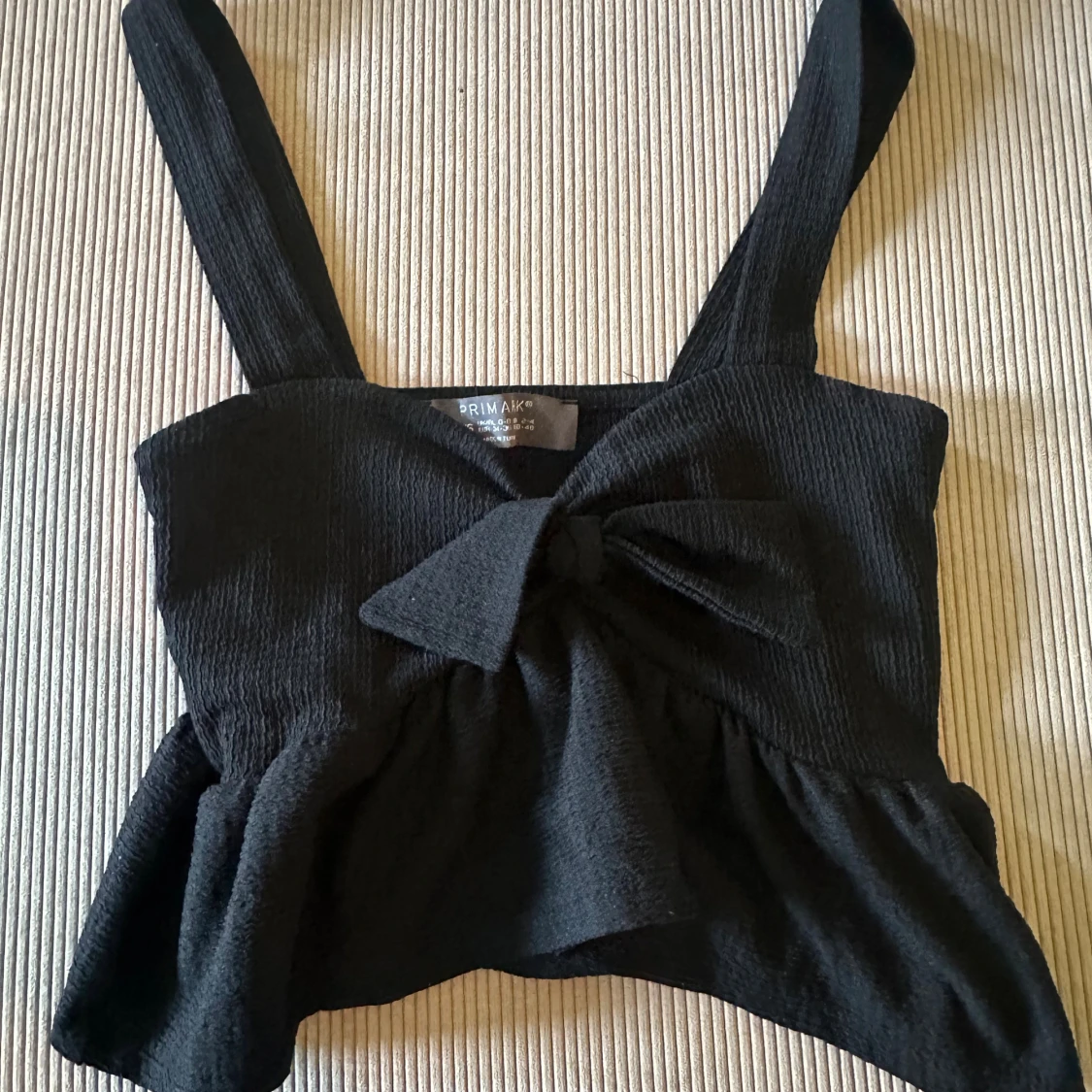 Svart linnetopp med rosett från Primark - 4