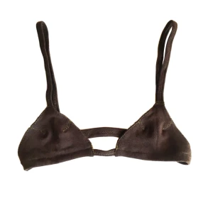 Brun bralette/ bh  - Handsydd mörkbrun bralette med gröna sömmar i bomullstyg med resår, ej justerbar