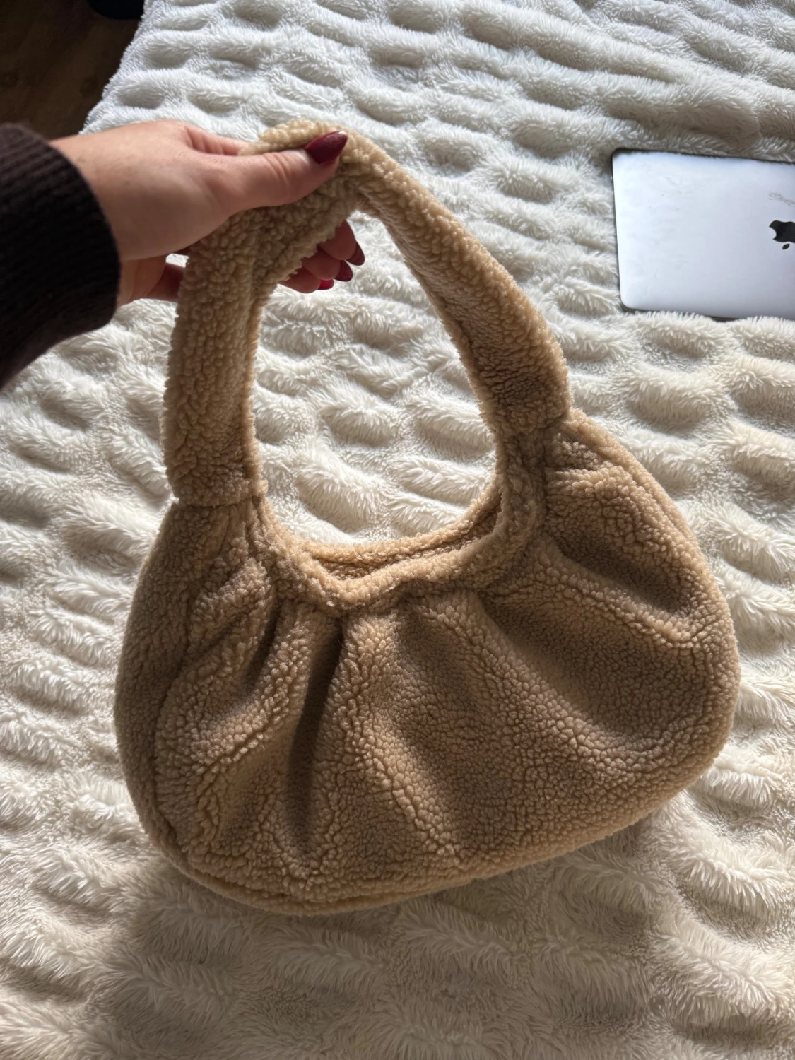 Beige fluffig teddyväska  - 1