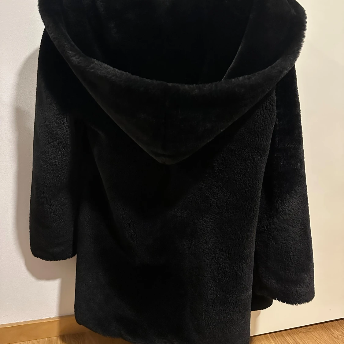 Svart pälsjacka med huva Urban Classics - 1