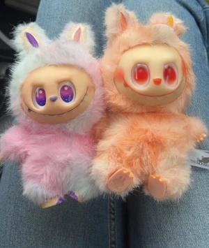 Söta labubu gossedjur - Hej,jag säljer dessa två söta labubu gosedjuren