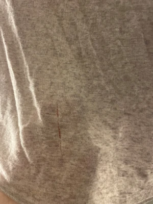 Intimissimi tröja  - Beige intimissimi tröja storlek S, en liten reva på magen som orsakats av min navelpiercing 