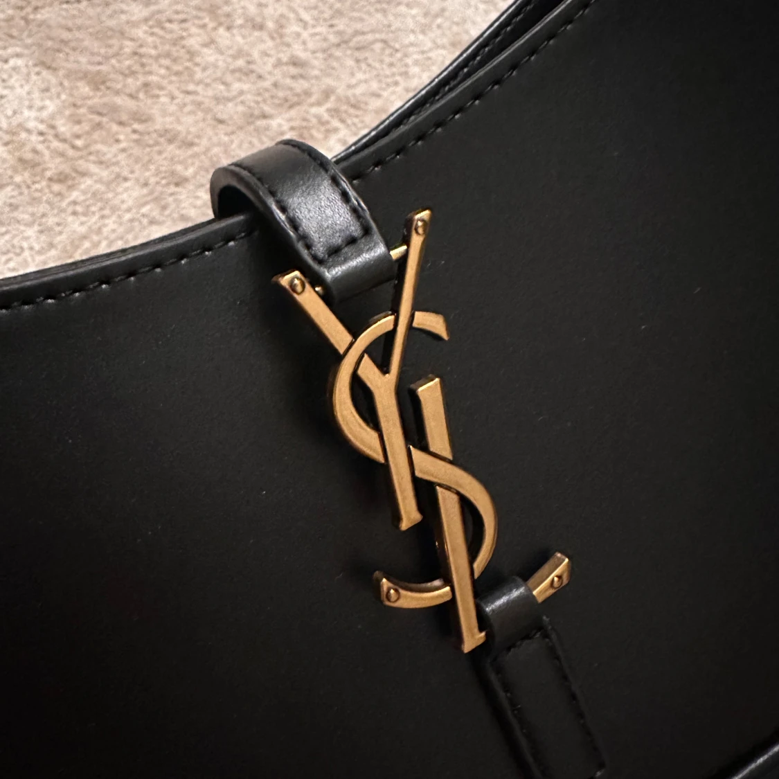 Svart axelväska från Saint Laurent - 2