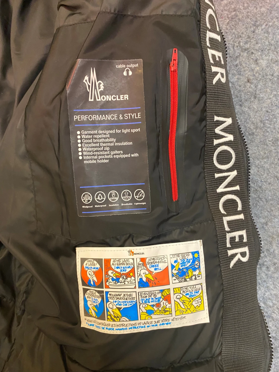 Svart Moncler pufferjacka med huva - 1