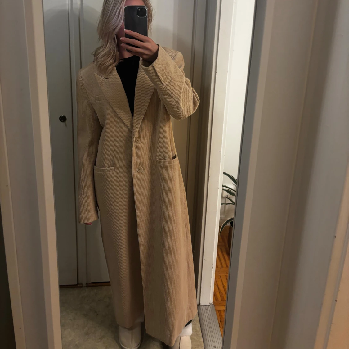 Beige lång kappa i manchester - 1