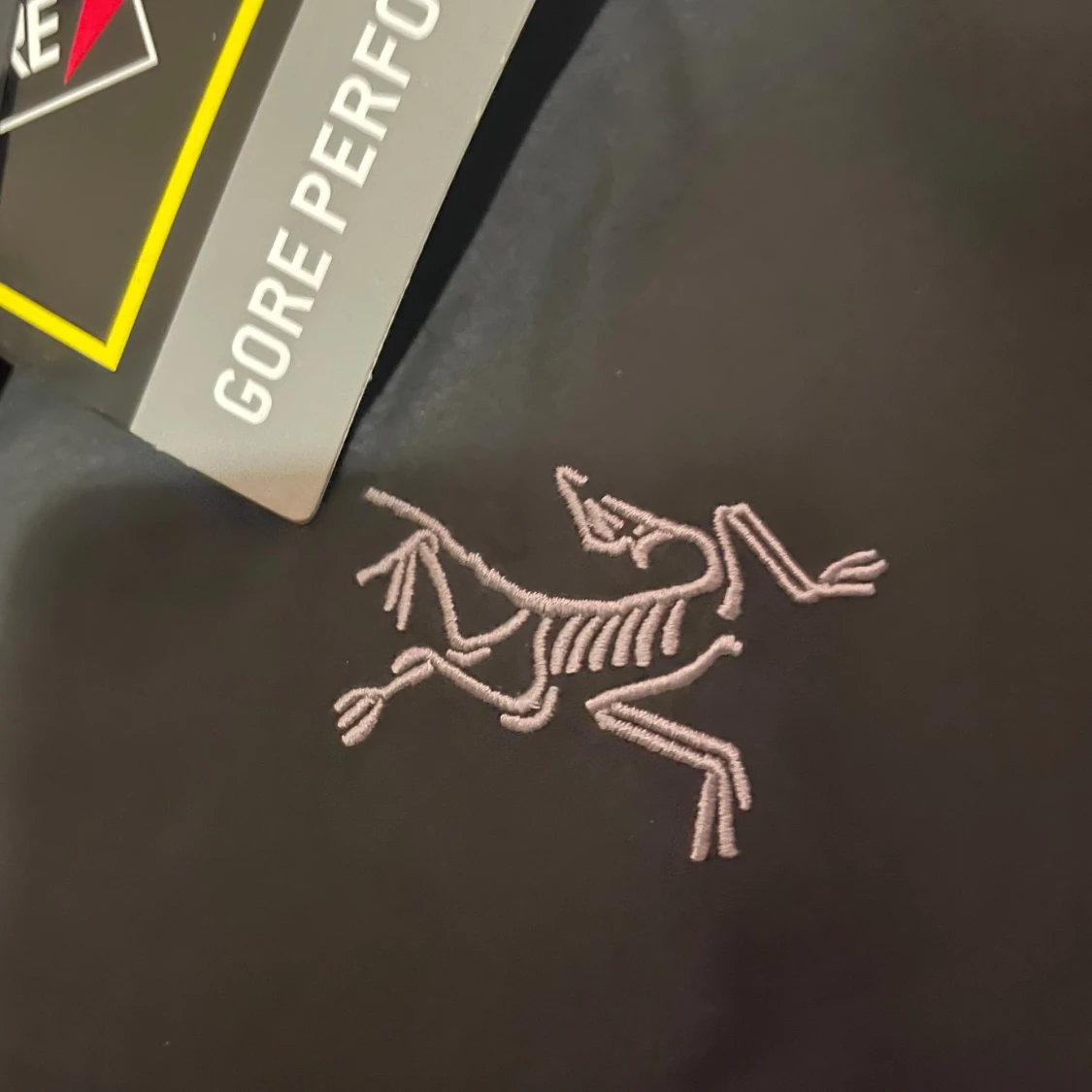 Arcteryx jacka i svart mössan medföljer! - 1