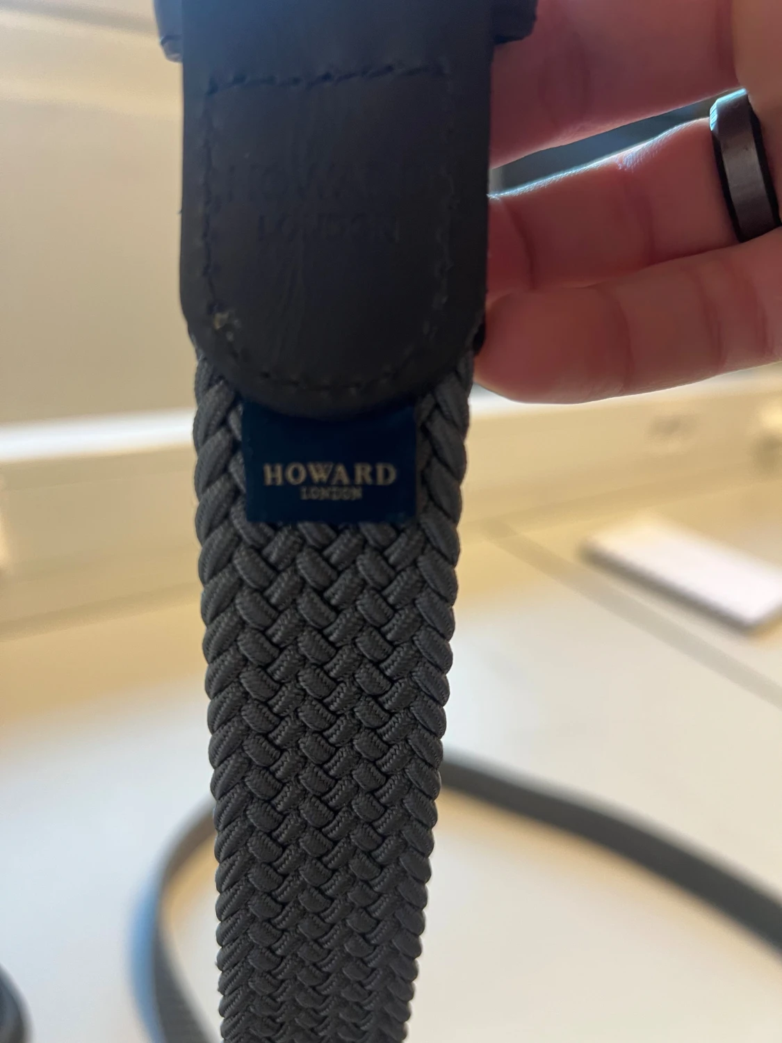 Grå flätat bälte från Howard London