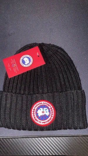 Svart mössa - Svart mössa ny