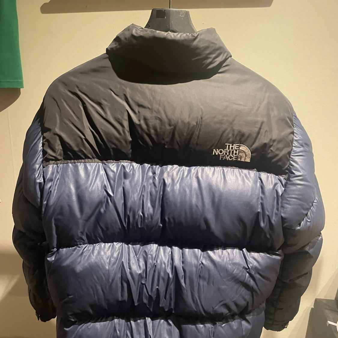 Blå och svart pufferjacka The North Face - 1