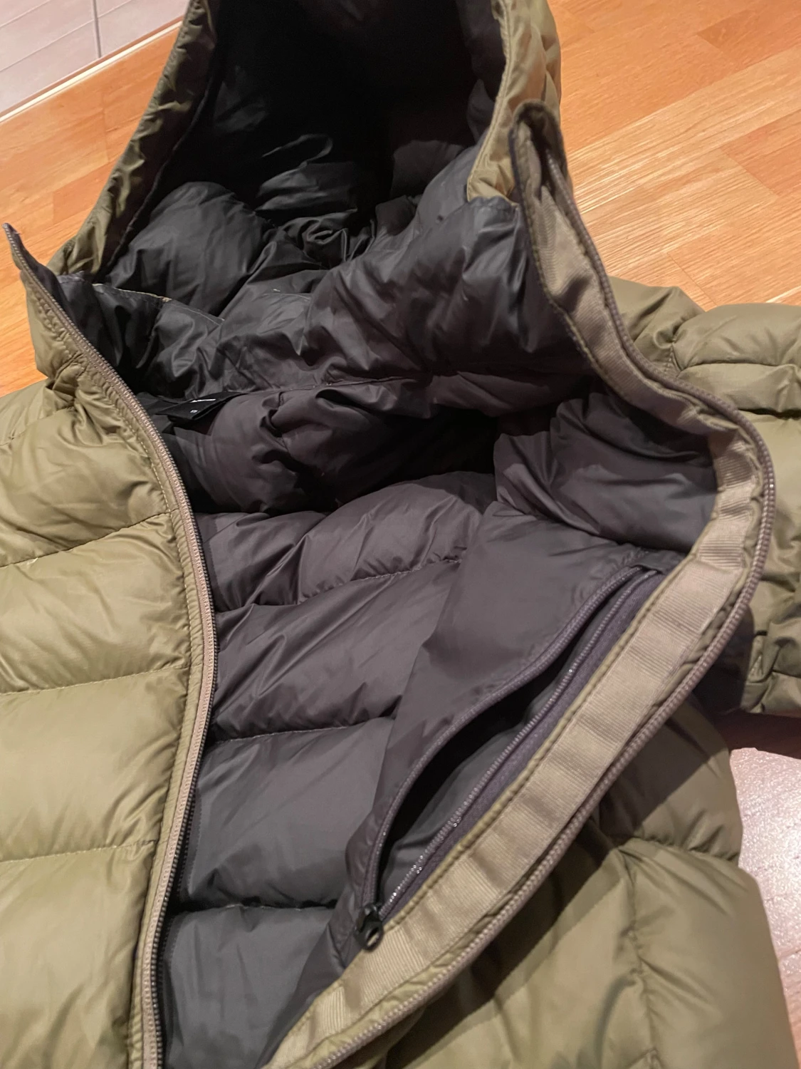 Olivgrön Peak Performance dunjacka - 2