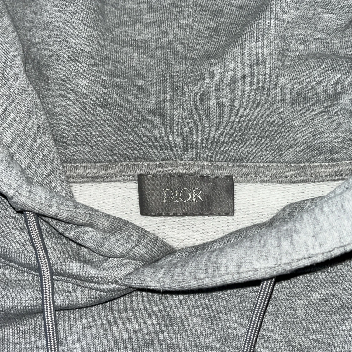 Grå hoodie med CD logga - 2