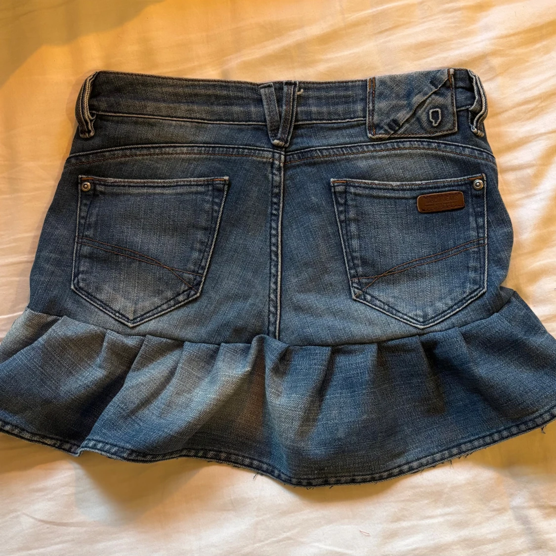 Blå jeanskjol med volang från Garcia Jeans - 1