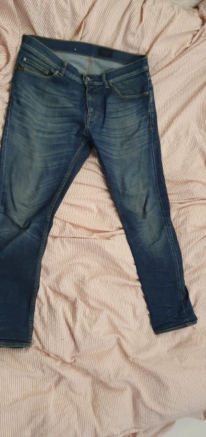 Tiger Of Sweden jeans - Säljer ett par sjukt snygga jeans ifrån Tiger Of Sweden med snygga fades. Jeansen köptes i butik för drygt ett år sedan och har använts en vinter sedan dess. Storlek W31 L30. Skriv om du har nån fråga eller fundering!