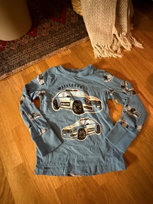 Barn tröja  - Som ny 