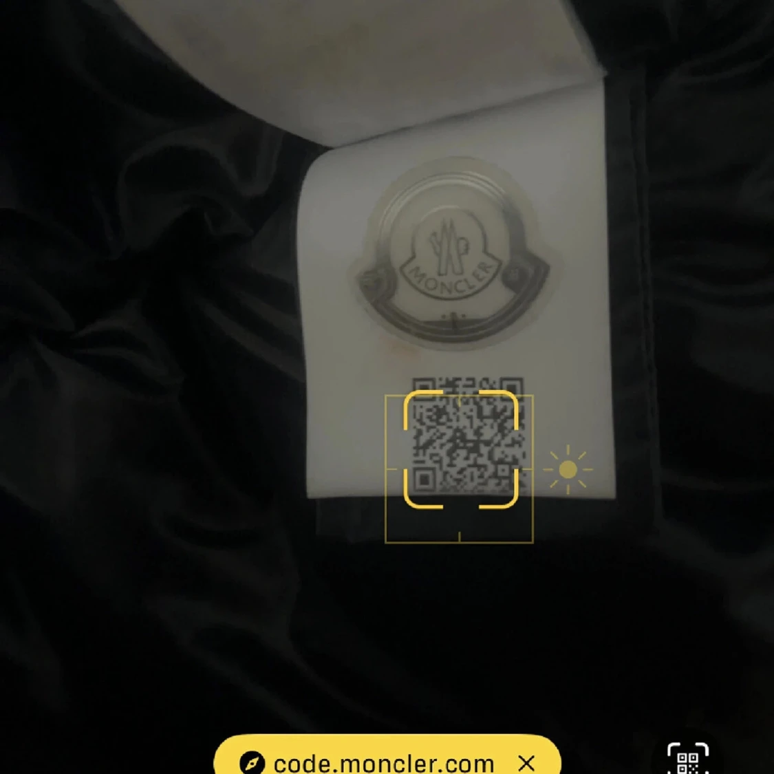 Svart Moncler pufferjacka med huva - 1