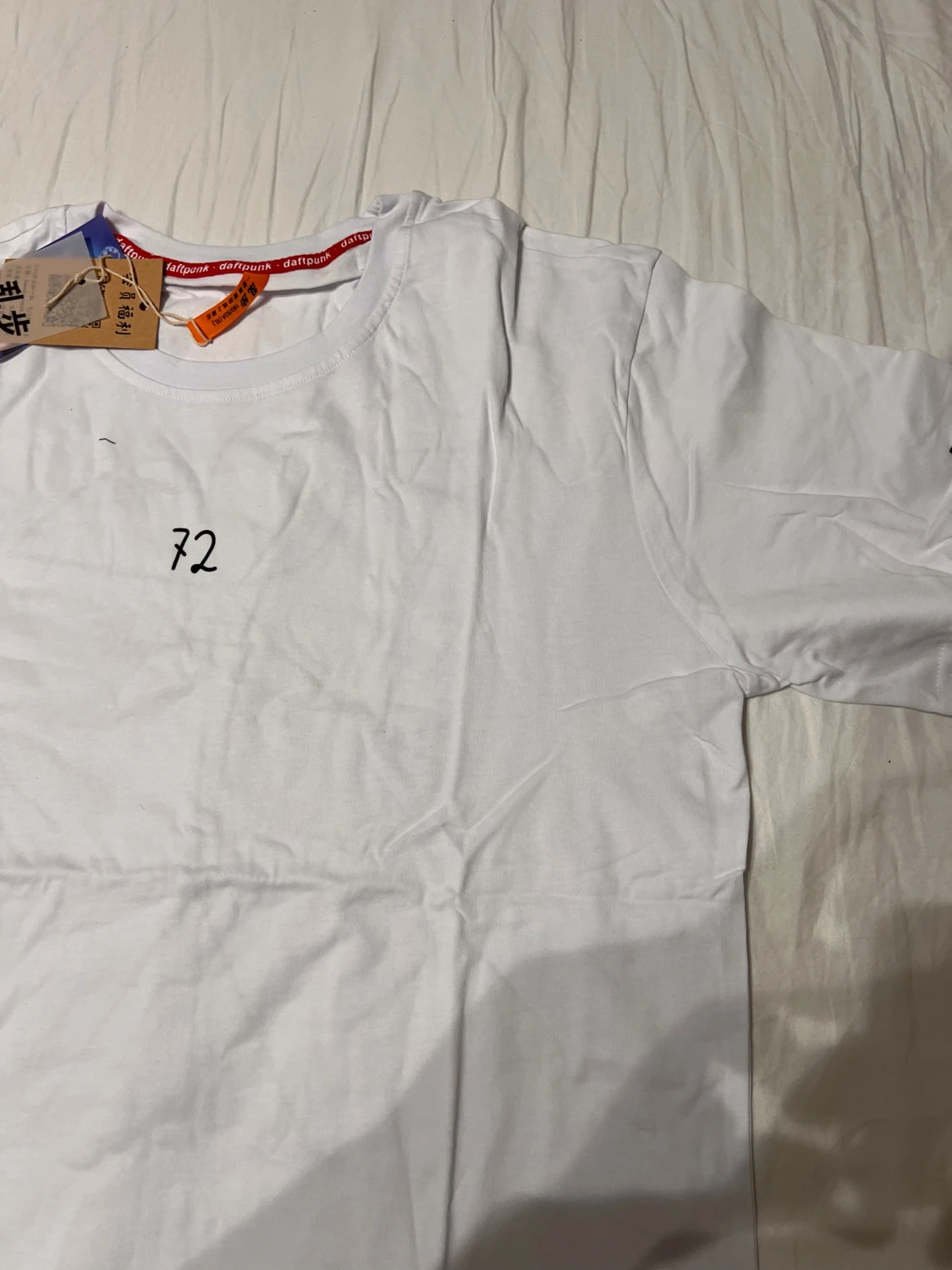 Vit Daft Punk t-shirt med tryck - 1