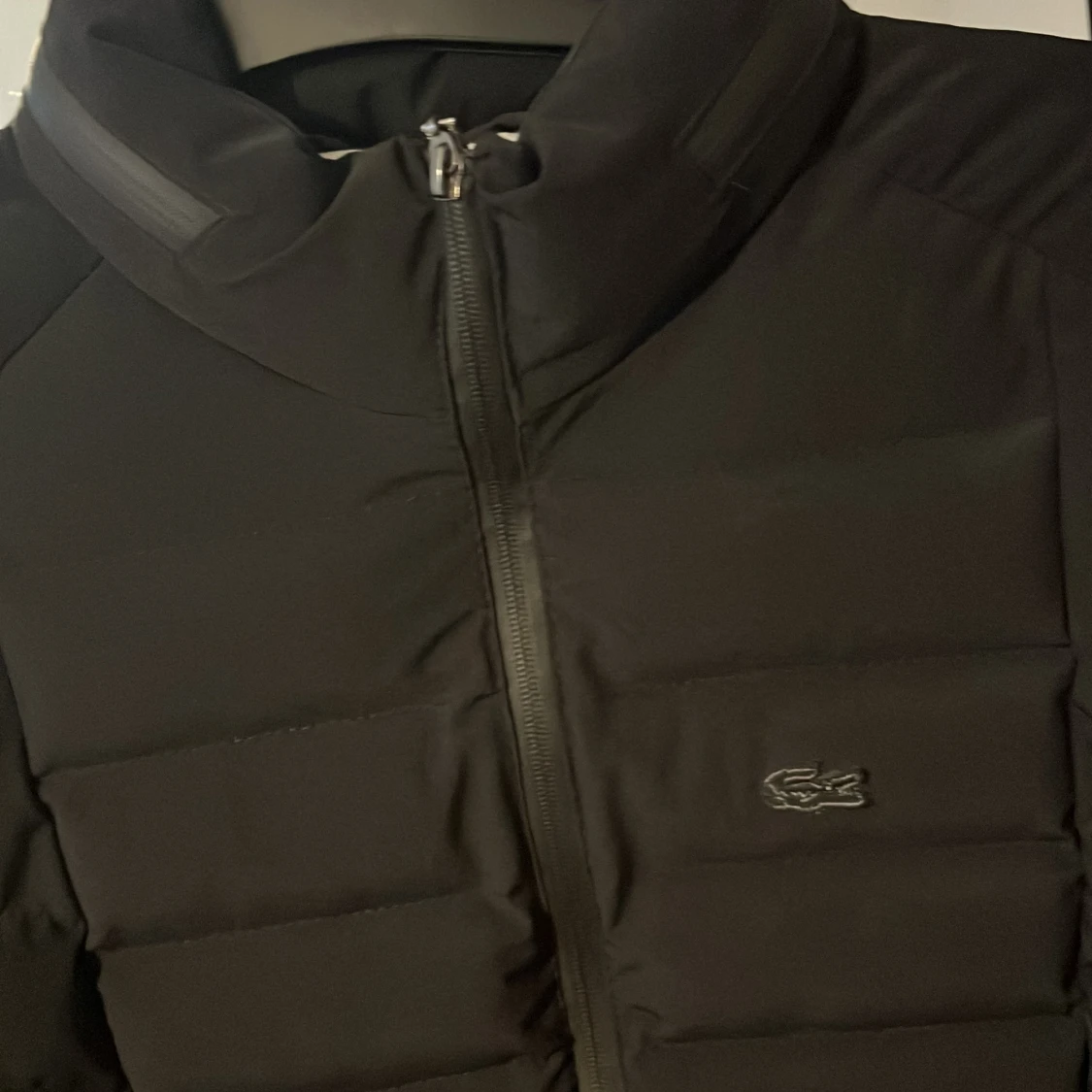 Svart pufferjacka från Lacoste helt oanvänd (passade inte mig) - 1
