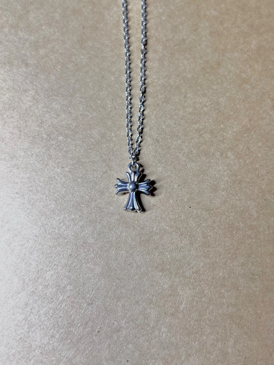 Croix Minimaliste Rebelle