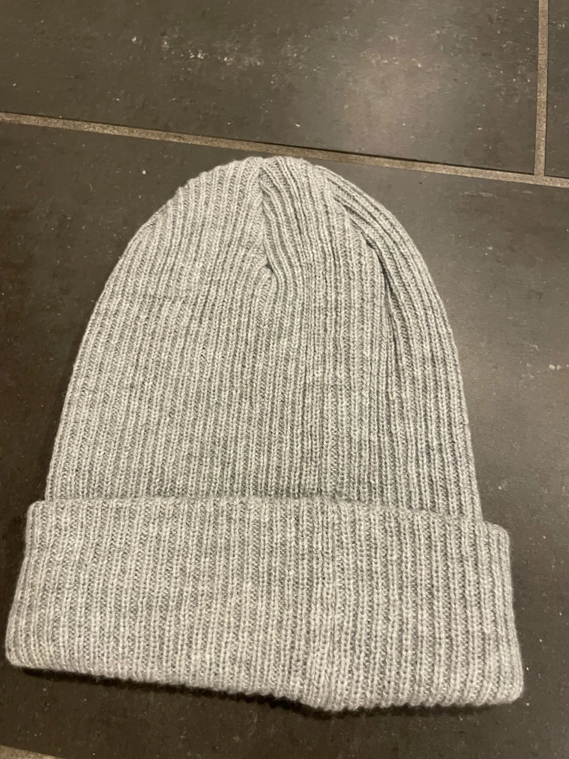 Grå ribbad Moncler mössa - 1