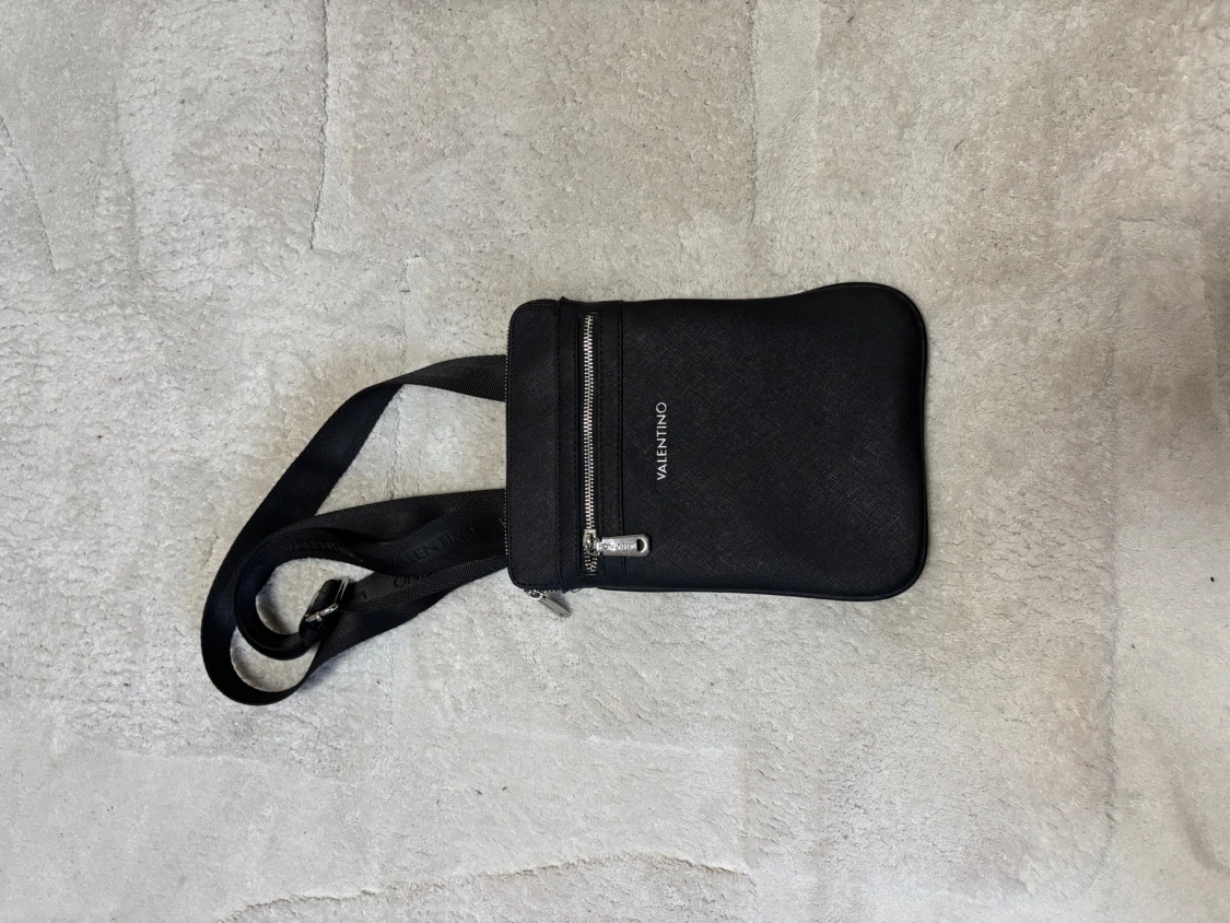 Axelväska från Valentino