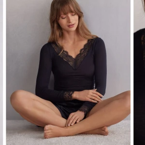 Svart intimissimi topp med spets - Jättefin svart topp med spets från intimisimi!! Materialet är väldigt skönt och lite genomskinligt. Aldrig använt. Orginalpris från intimisimi 489kr.