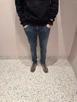 Nudie jeans  - Nudie jeans - Modell: Thight Terry - Storlek: W27/L28 - skick: 9/10 - Nypris runt 2000kr