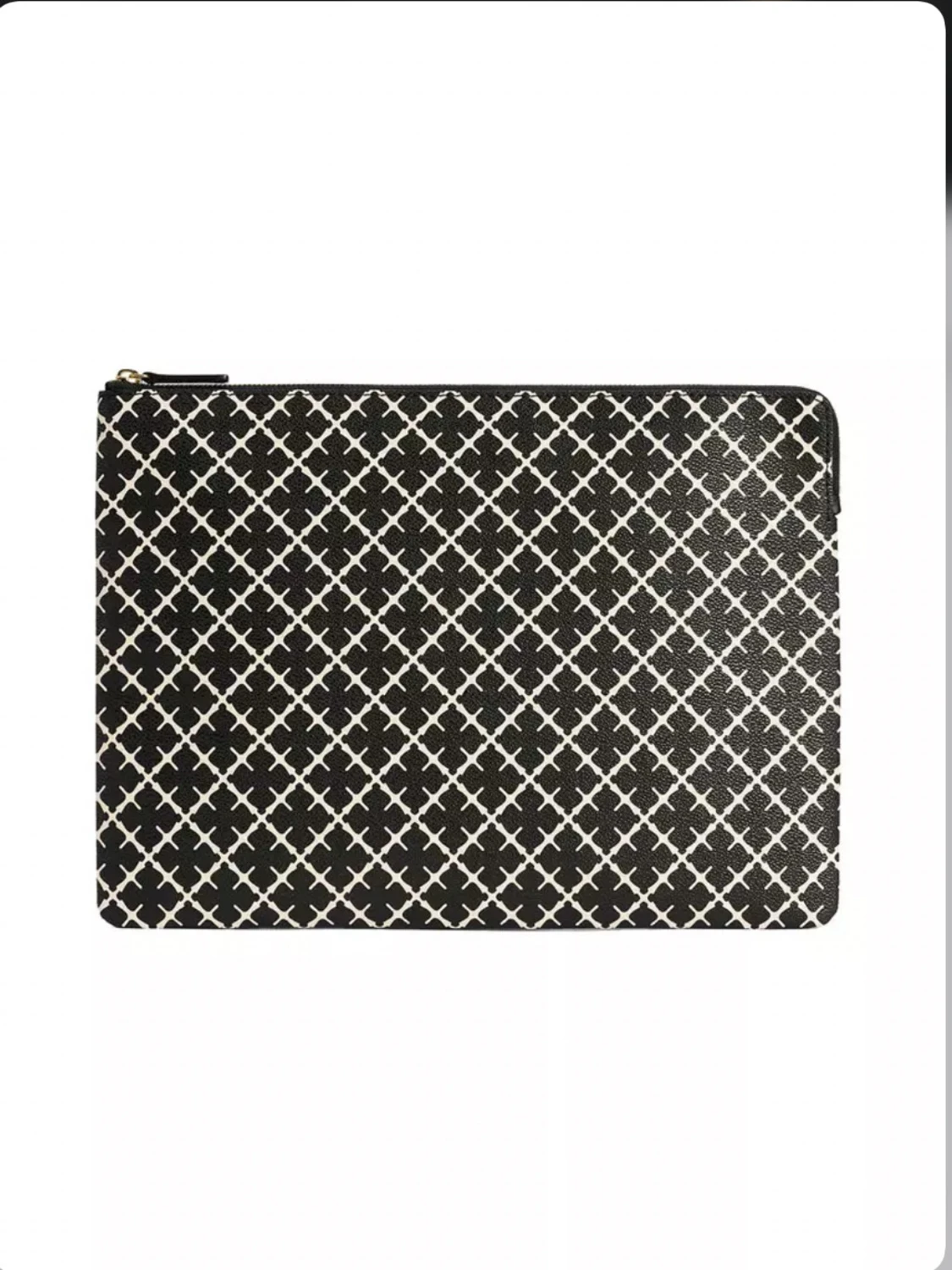 Svart och vit kuvertväska med mönster