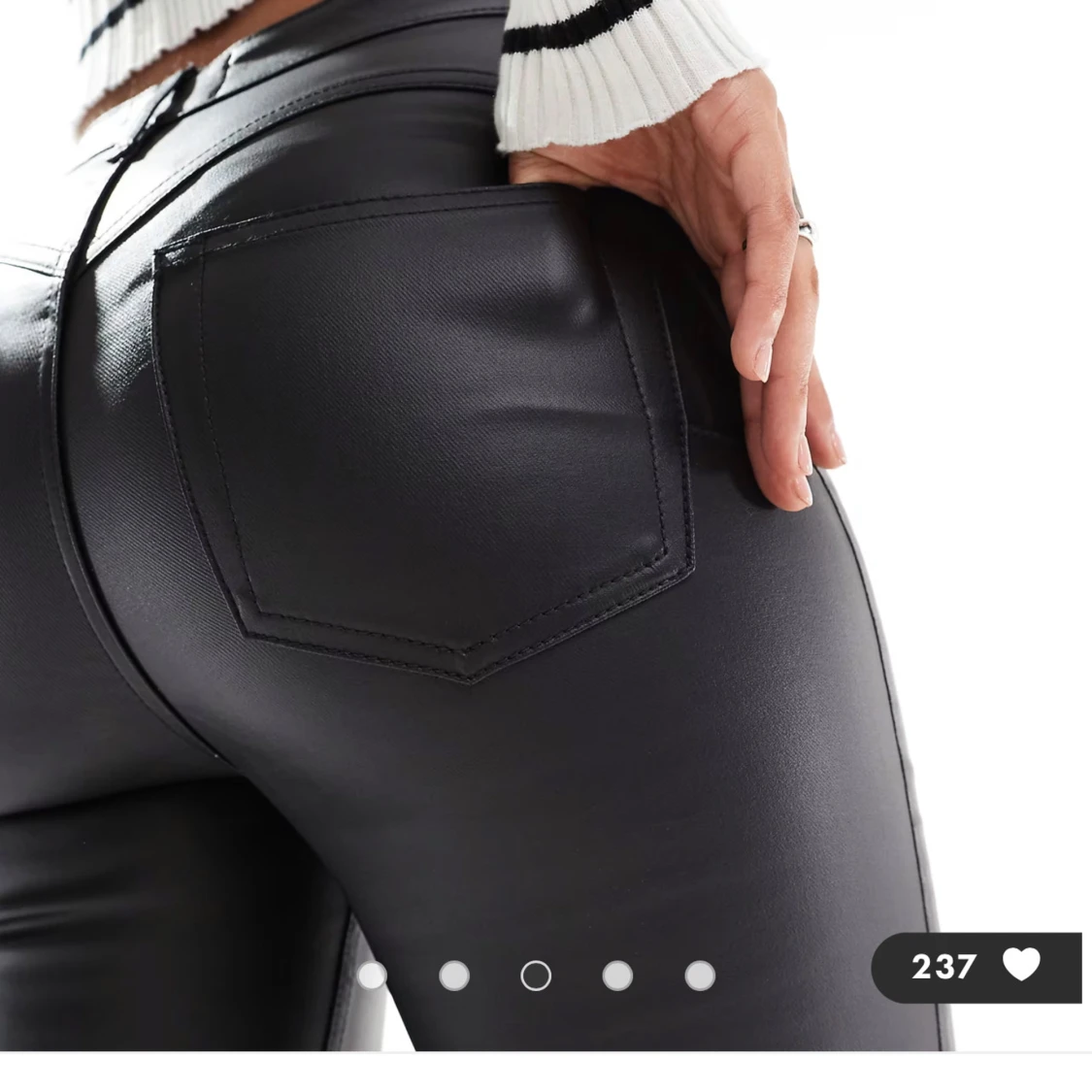 Svarta skinnbyxor med bootcut - 1