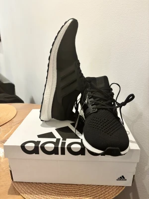 Adidas Ultraboost - Adidas Ultraboost 1.0, Skick: 10/10 – helt oanvända, kommer med originalbox. Vid frågor eller intresse, skicka gärna ett DM.