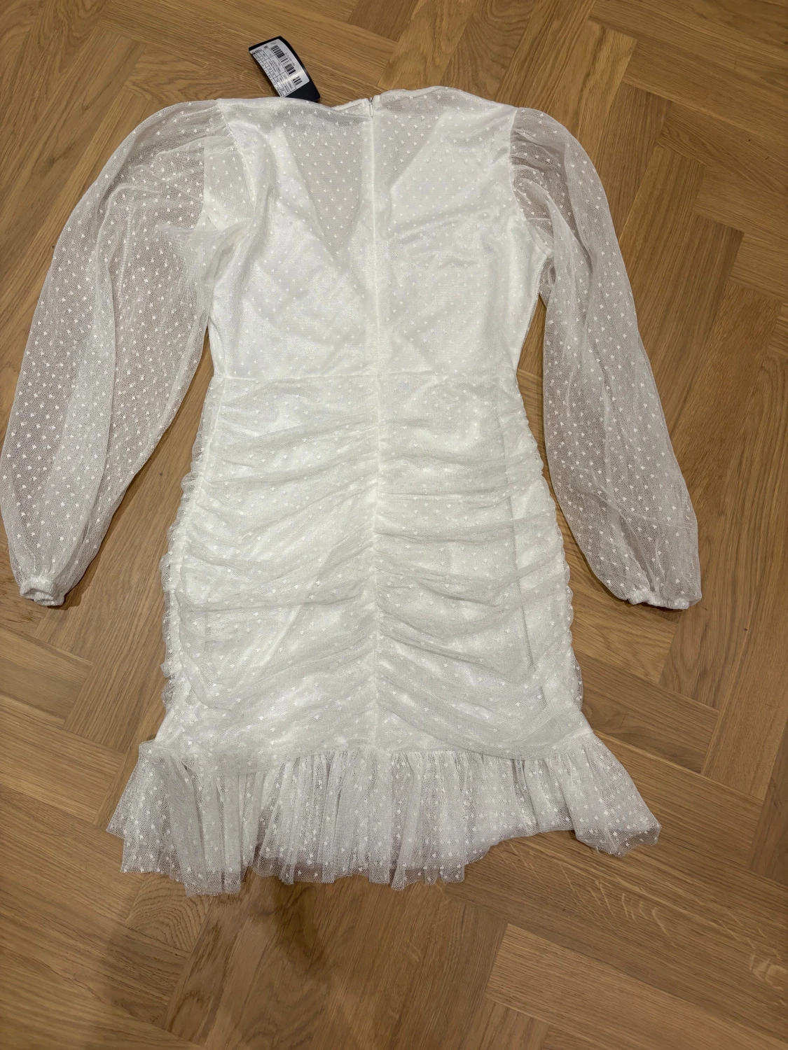 Vit prickig kort klänning Trendyol - 3