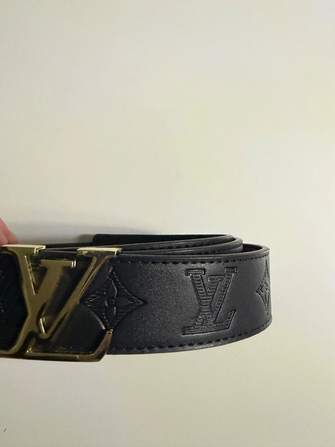 Louis Vuitton svart skärp med gulddetalj - 1