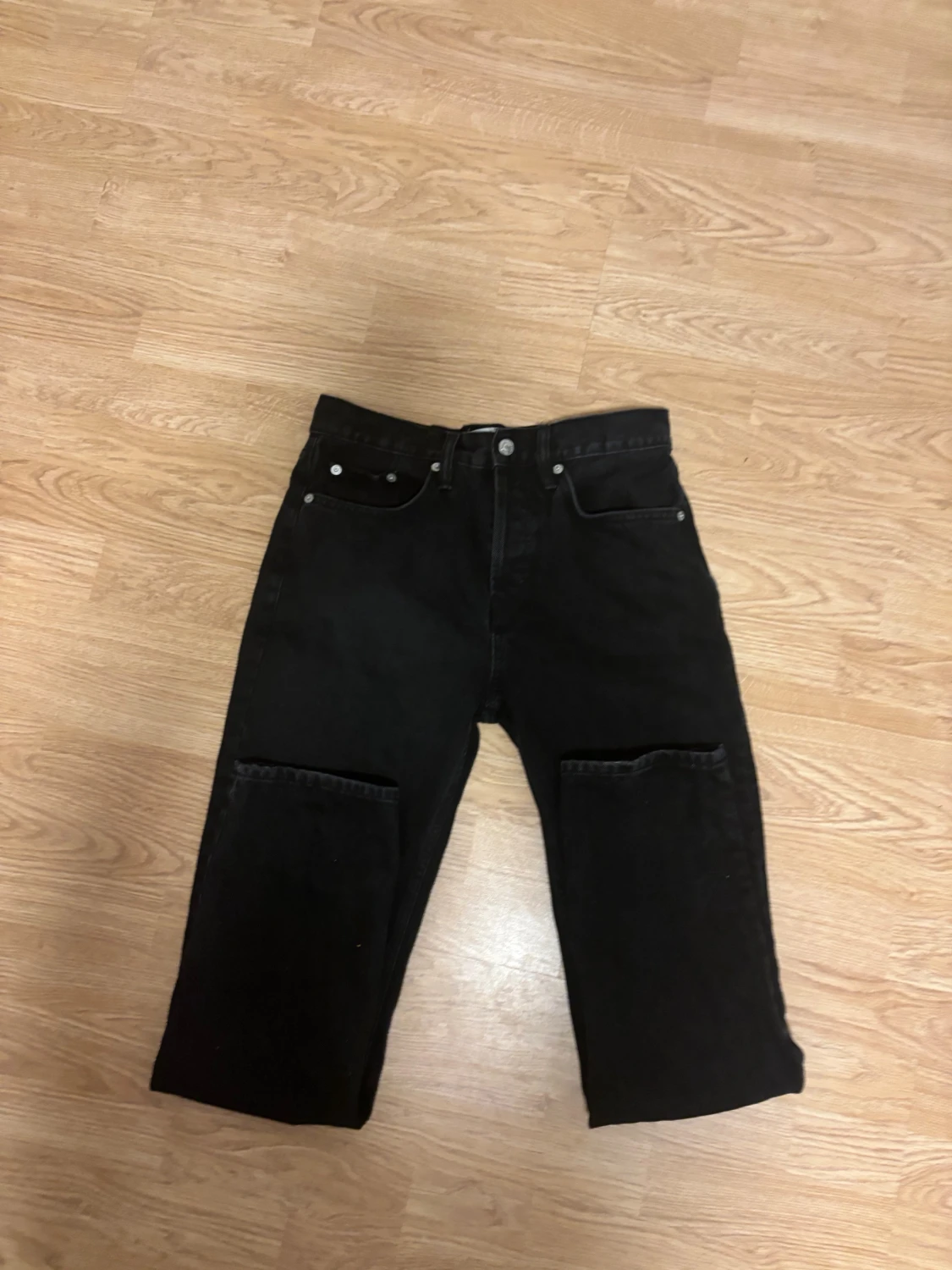 Svarta straight jeans